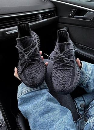 Кросівки yeezy 350 v2 black ( рефлективні шнурки ) кроссовки6 фото