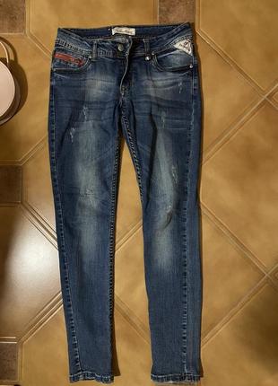 Обтягивающие джинсы