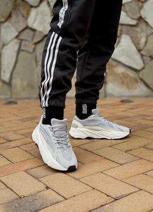 Классные трендовые мужские кроссовки adidas yeezy boost 700 v2 static светло-серые4 фото