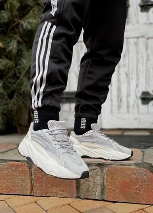 Класні трендові чоловічі кросівки adidas yeezy boost 700 v2 static світло-сірі