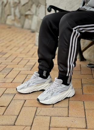 Классные трендовые мужские кроссовки adidas yeezy boost 700 v2 static светло-серые3 фото