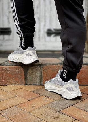 Классные трендовые мужские кроссовки adidas yeezy boost 700 v2 static светло-серые9 фото
