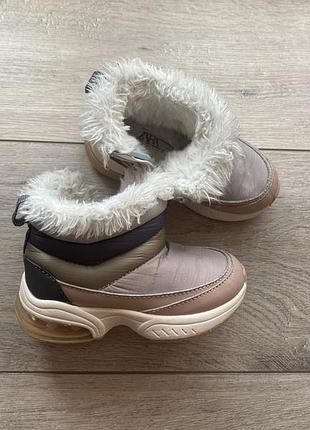 Теплі чобітки зара