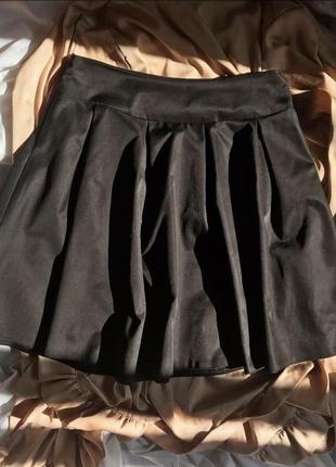 Чорна спідниця