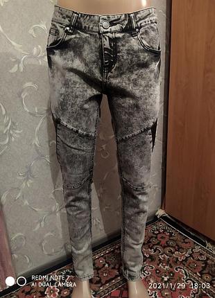 Джинси скінні