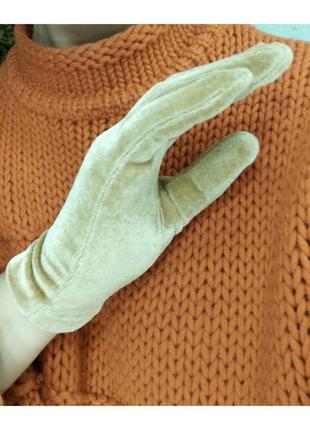 Оксамитові рукавички на маленьку ручку велюрові пісочного кольору бежеві1 фото