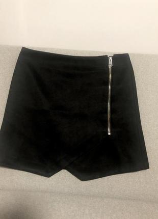 Чорна коротка юбка