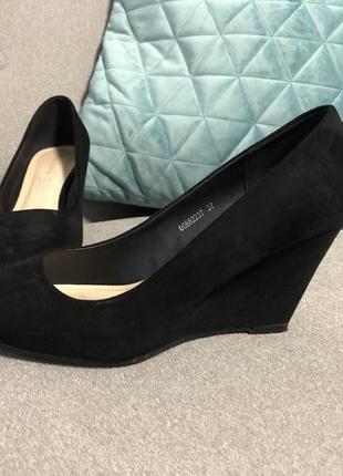 Чорні туфлі