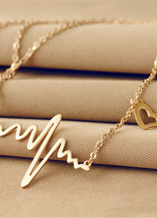 Жіночий ланцюжок з підвіскою довга ланцюжок золотого кольору у формі серцебиття1 фото