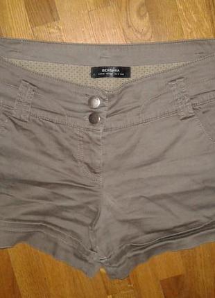 Фирменные стильные шорты от bershka 38 (10)р.