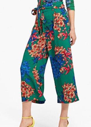 Зелені штани кюлоти в топічний принт квіти zara