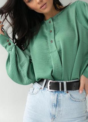Смарагдова блуза з об'єднання ємними рукавами