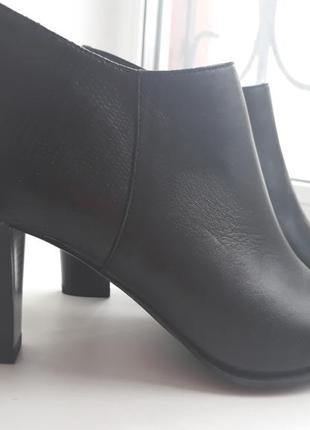 Новые кожаные ботинки на каблуке демисезонные jandala р.38 франция3 фото