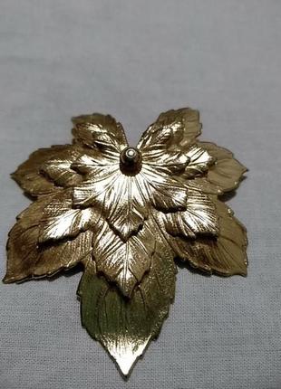 Штампованая брошь листик
