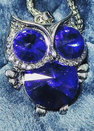 Ланцюжок сріблястого кольору з кулоном сова синього кольору