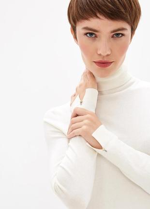 Базовая фирменная водолазка айвори