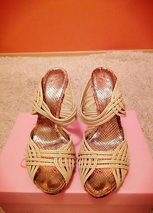 Босоножки, шлепки на каблуке2 фото