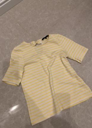 Стильная полосатая футболка