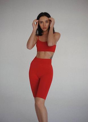 Топ на тонких бретелях