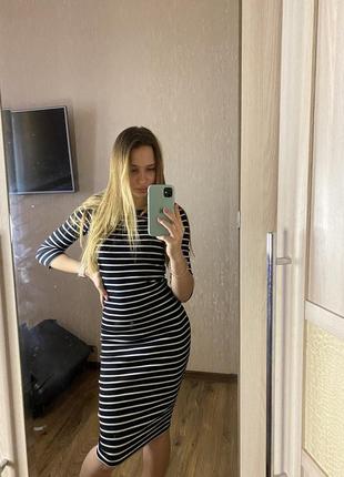 Платье-миди приталенное