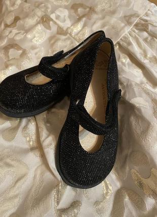 Туфельки для дівчинки