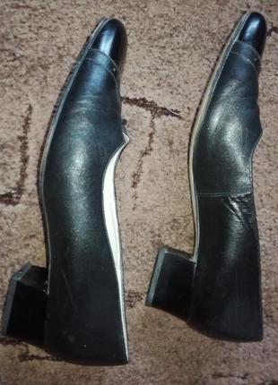 Итальянские туфли кожаные на низком каблуке2 фото