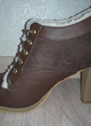 Демисезонные ботинки на каблуке