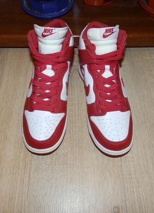 Легендарные кроссовки nike dunk retro be true st. john's 2