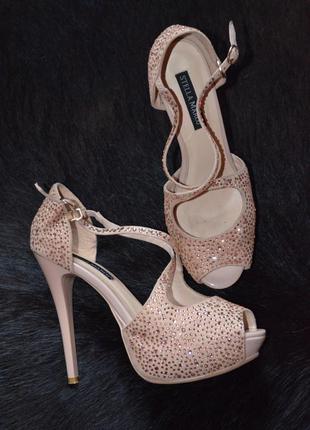 Ніжні босоніжки в каміннях стразах stella marco