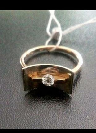 Золотое кольцо с бриллиантом4 фото