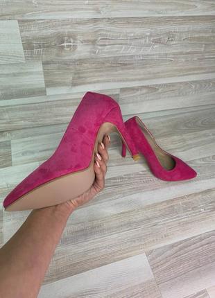Замшевые классические туфли розового цвета на шпильке4 фото
