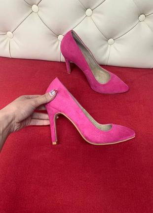 Замшевые классические туфли розового цвета на шпильке2 фото