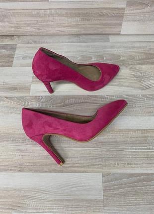 Замшевые классические туфли розового цвета на шпильке3 фото