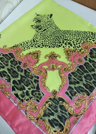 Шикарный яркий атласный платок с леопардом3 фото