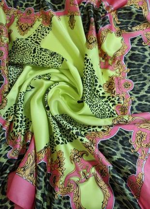 Шикарный яркий атласный платок с леопардом5 фото