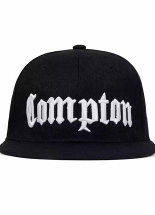 Кепка снепбек compton с прямым козырьком, унисекс черная