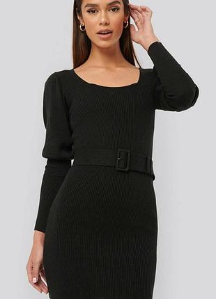 Сукня з широким поясом