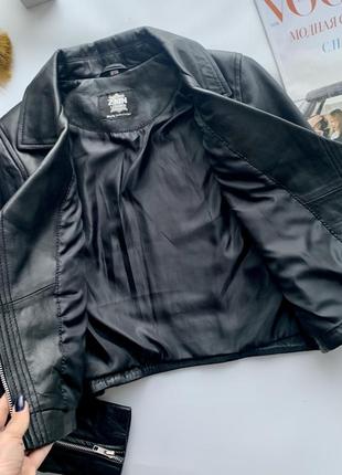 Натуральна шкіряна чорна куртка косуха10 фото