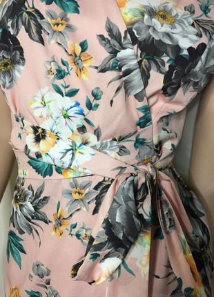 Лёгкое цветочное платье на запах2 фото