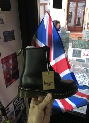 Черевики dr.martens 1460 black smooth жовта прошивка стильнийльвів стильний львів