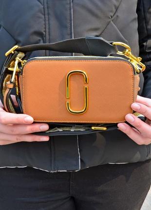 Стильная сумка marc jacobs snapshot коричневая3 фото