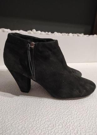 Стильные, демисезонные, замшевые ботильоны