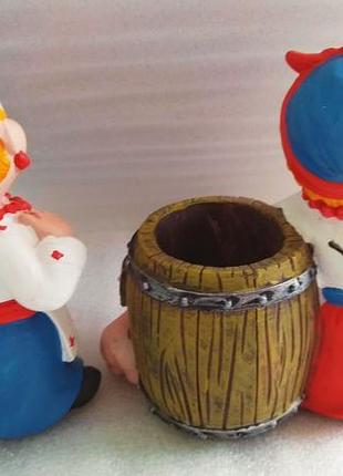 Статуетка, підставка для ручок. 10