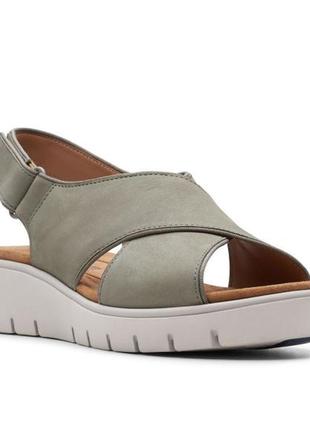 Р. 38, 38.5,39 clarks кожаные босоножки оригинал