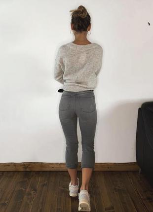 Серые укорочённые джинсы3 фото