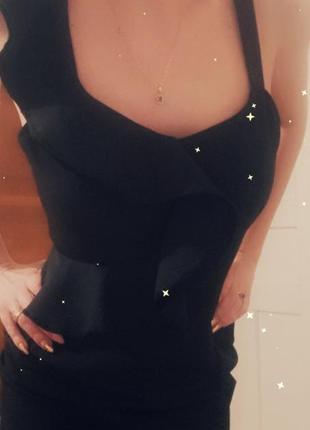 Маленькое чёрное платье сексуальное с разрезом4 фото