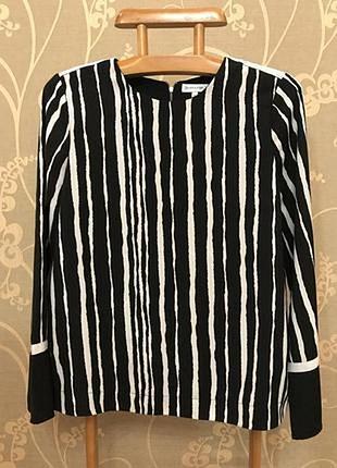 Очень красивая и стильная брендовая блузка в полоску.