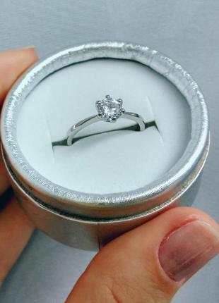 Нежное кольцо с цирконием1 фото