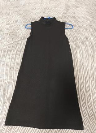 Маленьке чорне плаття