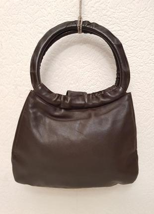 Изумительная кожаная сумочка интересного дизайна шоколадного цвета италия5 фото